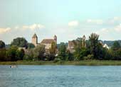 Die markante Silhouette von Schloss und Stadtkirche Rapperswil.