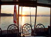 Ein malerischer Sonnenuntergang beschliesst die genssliche Bootsfahrt auf dem Zrichsee.