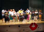 Die Steelband Hot Queridas aus Jona bringt Sdsee-Urlaubsstimmung in den Saal.